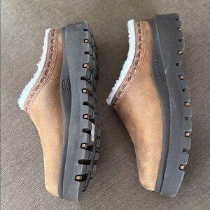 Skechers Brown faux leather  Slip-On Shoes with faux fur  Lining